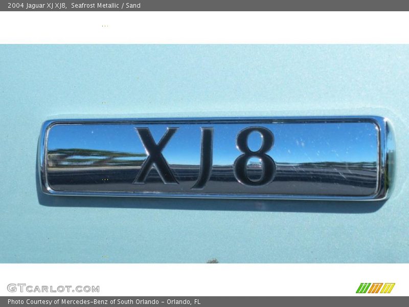  2004 XJ XJ8 Logo