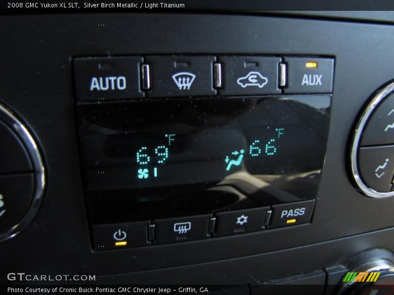 Controls of 2008 Yukon XL SLT