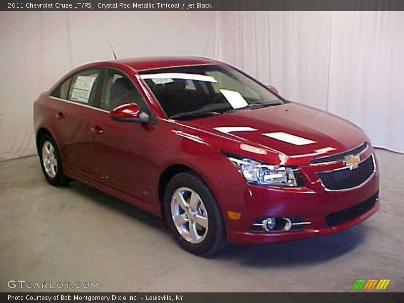 Front 3/4 View of 2011 Cruze LT/RS
