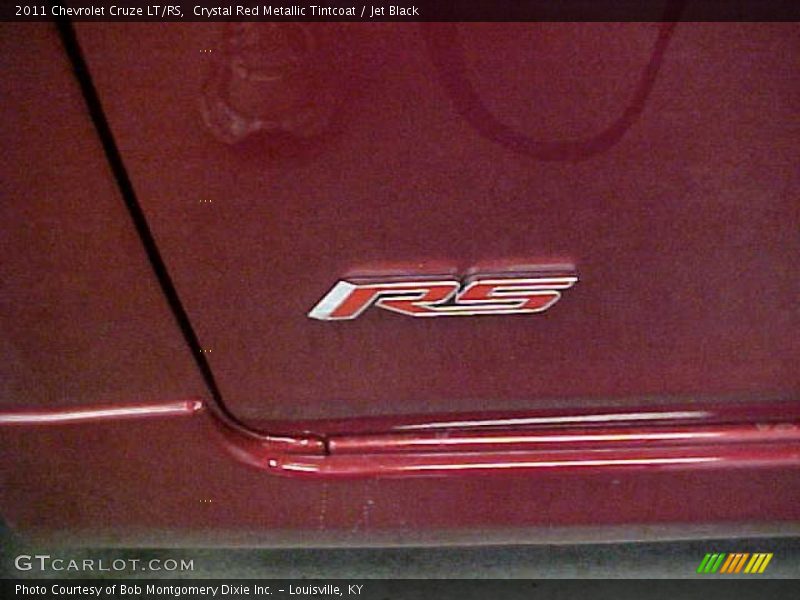 Front 3/4 View of 2011 Cruze LT/RS