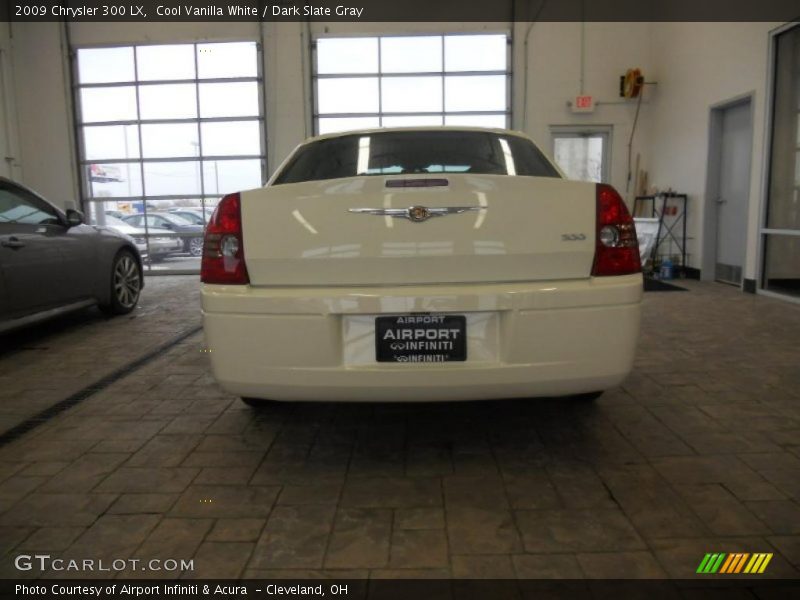 Cool Vanilla White / Dark Slate Gray 2009 Chrysler 300 LX