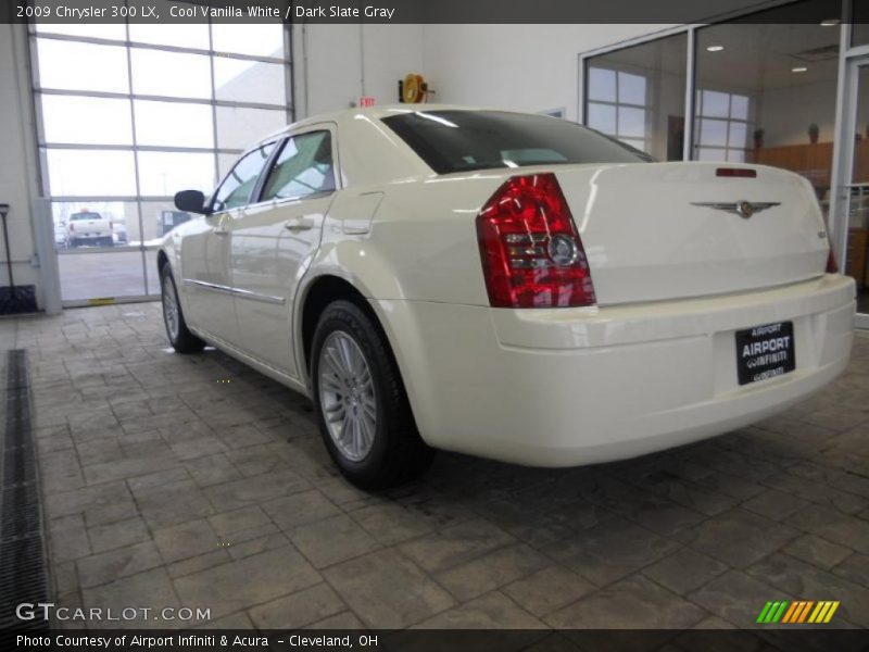 Cool Vanilla White / Dark Slate Gray 2009 Chrysler 300 LX