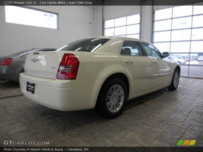 Cool Vanilla White / Dark Slate Gray 2009 Chrysler 300 LX