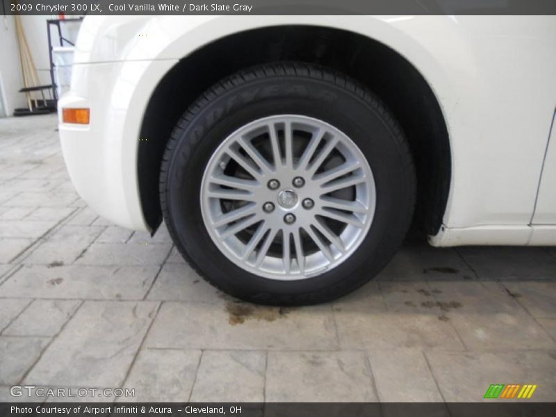 Cool Vanilla White / Dark Slate Gray 2009 Chrysler 300 LX