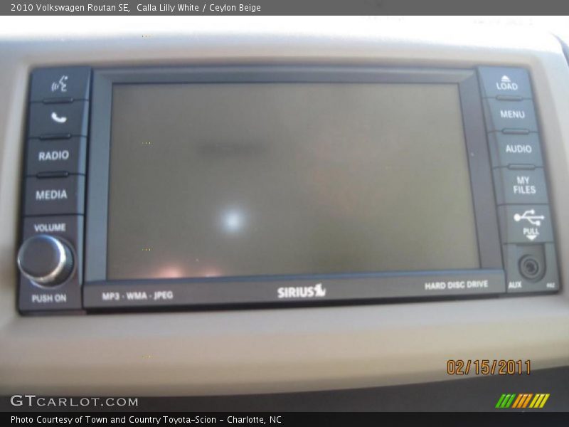 Calla Lilly White / Ceylon Beige 2010 Volkswagen Routan SE