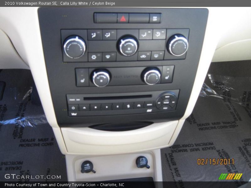 Calla Lilly White / Ceylon Beige 2010 Volkswagen Routan SE