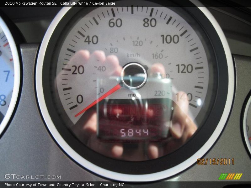Calla Lilly White / Ceylon Beige 2010 Volkswagen Routan SE