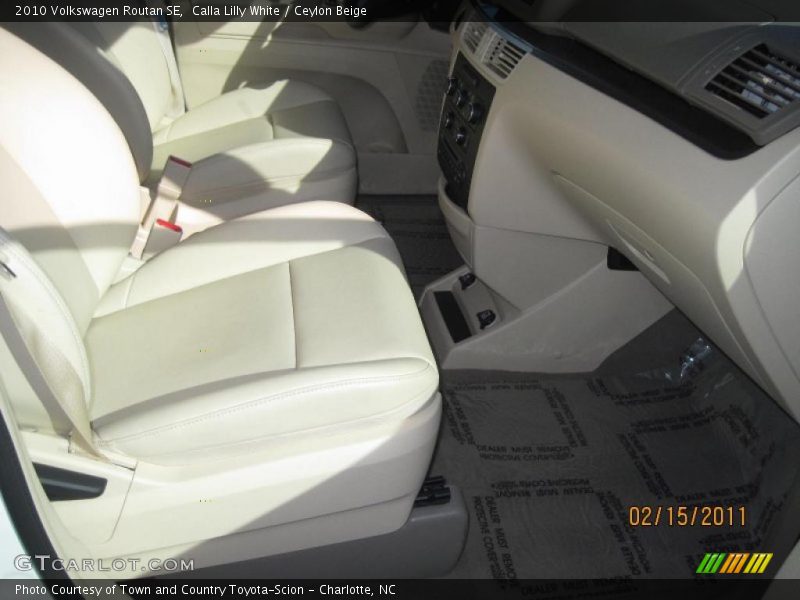 Calla Lilly White / Ceylon Beige 2010 Volkswagen Routan SE