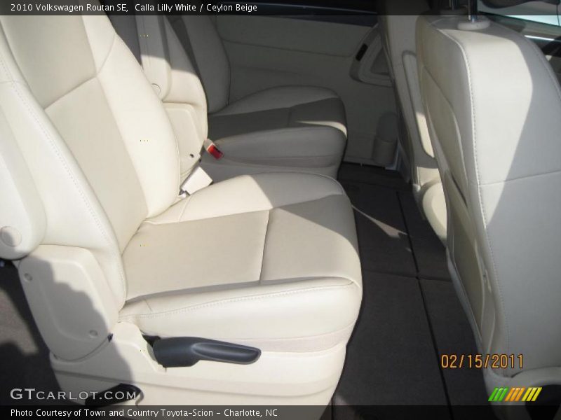 Calla Lilly White / Ceylon Beige 2010 Volkswagen Routan SE