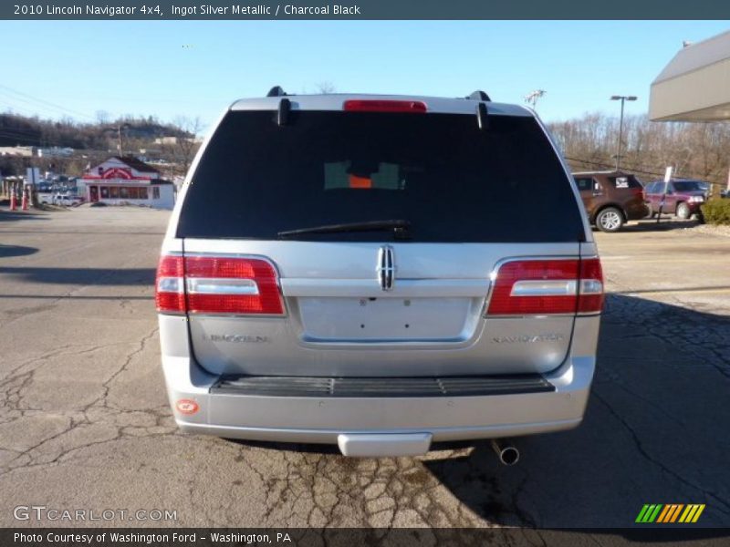 Ingot Silver Metallic / Charcoal Black 2010 Lincoln Navigator 4x4