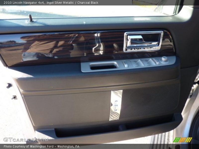 Ingot Silver Metallic / Charcoal Black 2010 Lincoln Navigator 4x4
