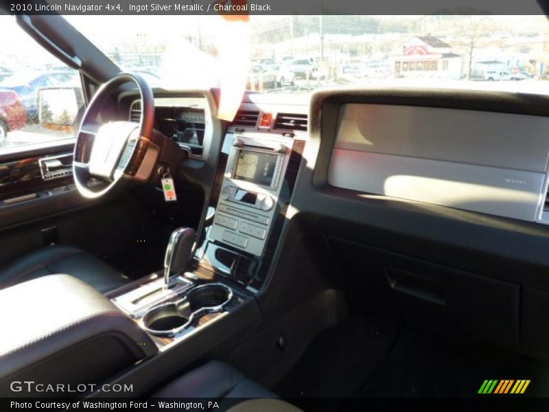Ingot Silver Metallic / Charcoal Black 2010 Lincoln Navigator 4x4