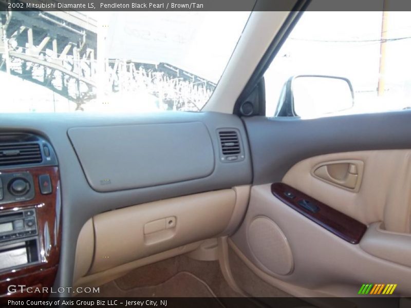 Pendleton Black Pearl / Brown/Tan 2002 Mitsubishi Diamante LS