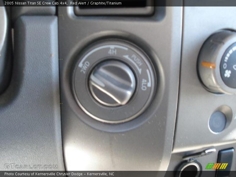 Red Alert / Graphite/Titanium 2005 Nissan Titan SE Crew Cab 4x4