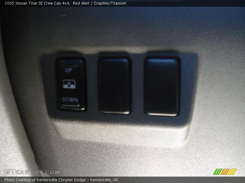 Red Alert / Graphite/Titanium 2005 Nissan Titan SE Crew Cab 4x4