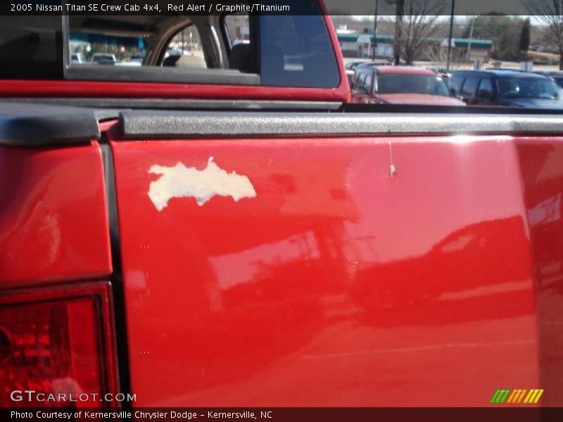 Red Alert / Graphite/Titanium 2005 Nissan Titan SE Crew Cab 4x4