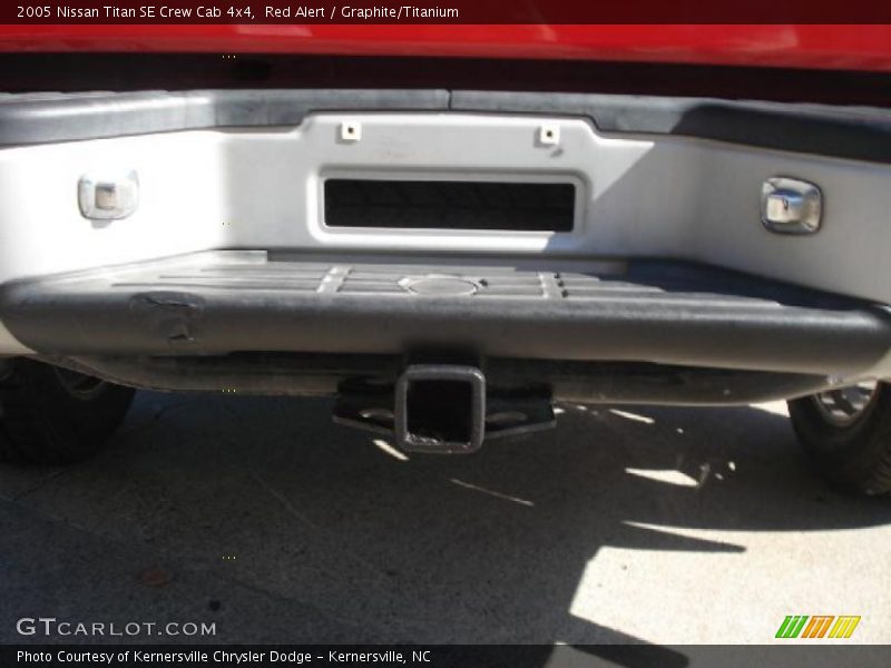 Red Alert / Graphite/Titanium 2005 Nissan Titan SE Crew Cab 4x4