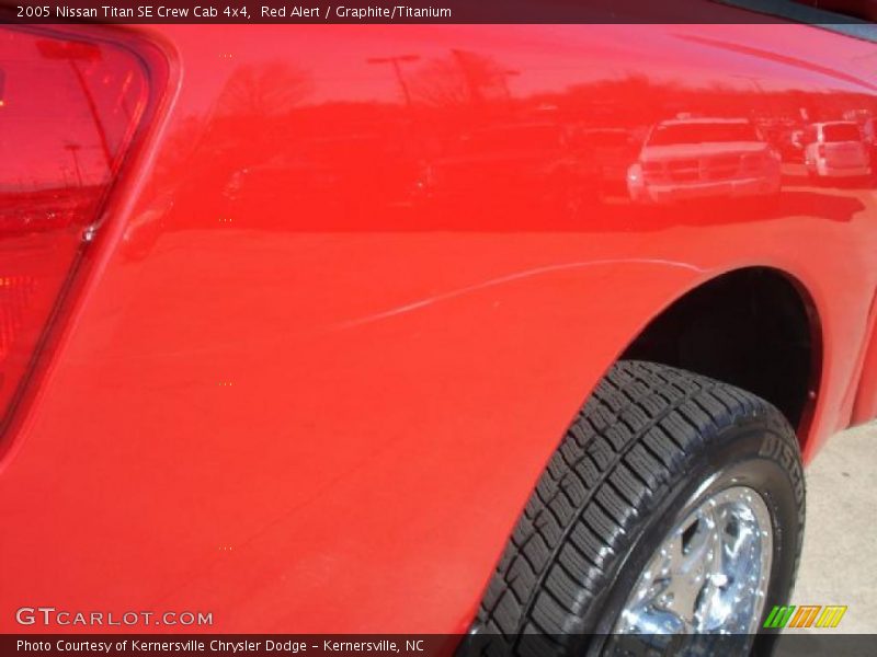 Red Alert / Graphite/Titanium 2005 Nissan Titan SE Crew Cab 4x4
