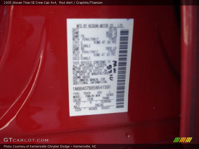 Red Alert / Graphite/Titanium 2005 Nissan Titan SE Crew Cab 4x4