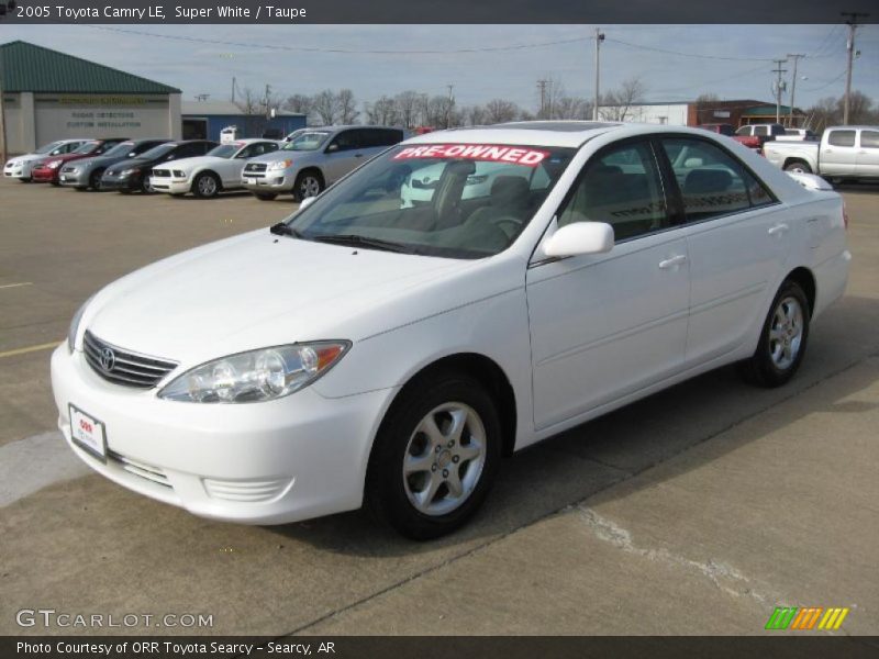 Super White / Taupe 2005 Toyota Camry LE