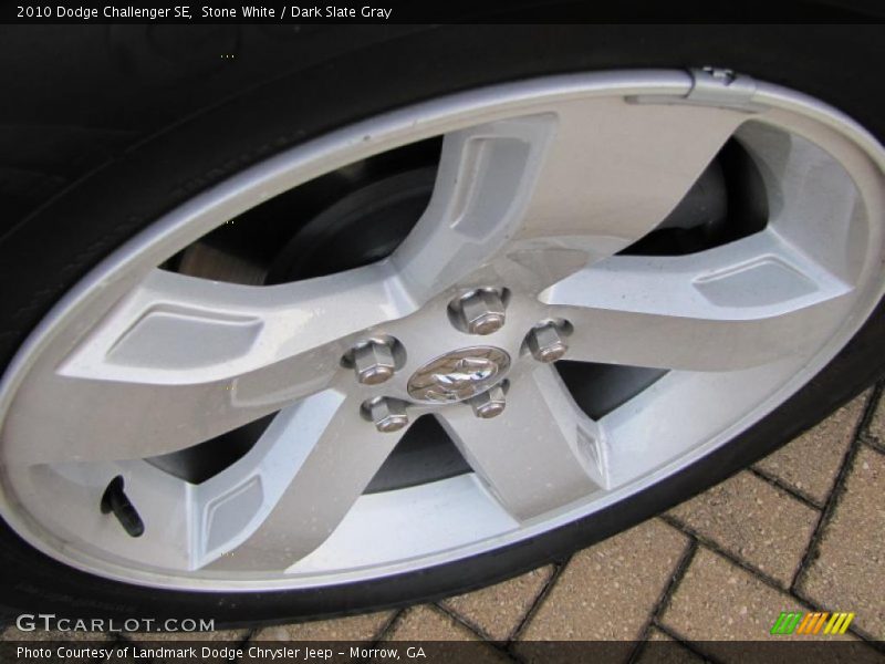 Stone White / Dark Slate Gray 2010 Dodge Challenger SE