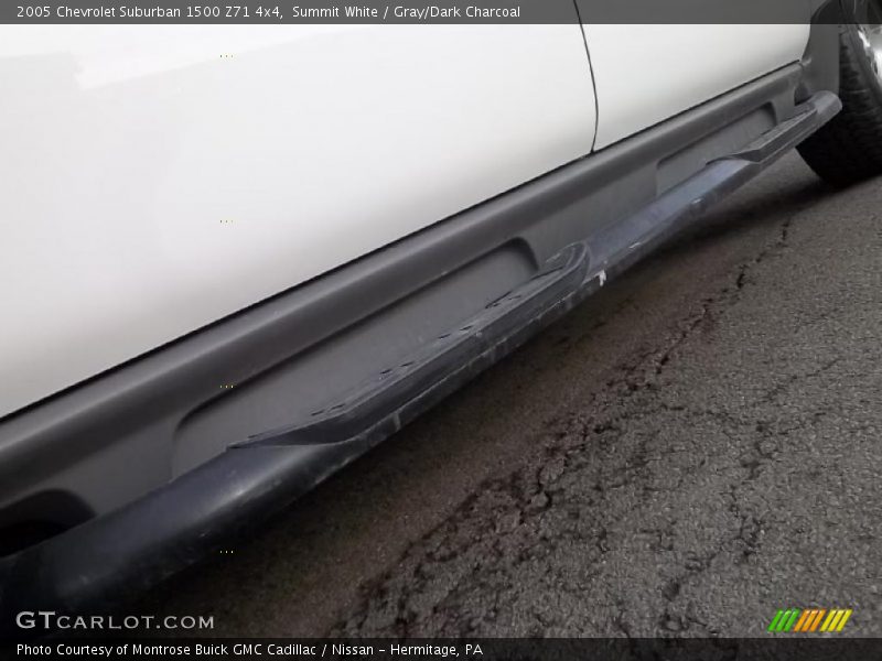 Summit White / Gray/Dark Charcoal 2005 Chevrolet Suburban 1500 Z71 4x4