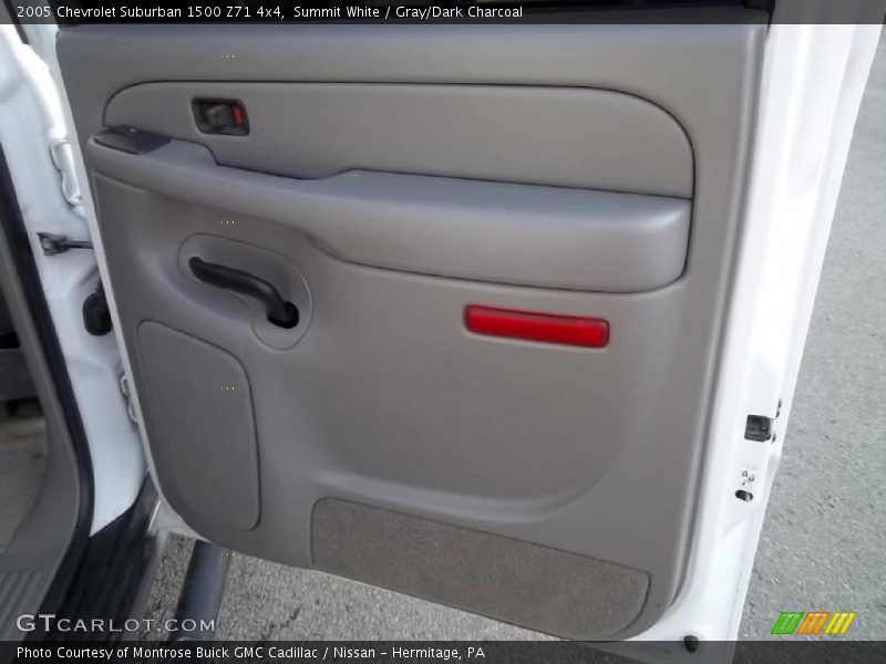 Summit White / Gray/Dark Charcoal 2005 Chevrolet Suburban 1500 Z71 4x4