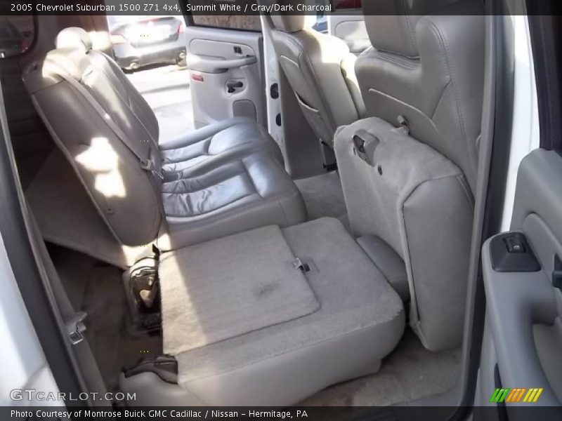 Summit White / Gray/Dark Charcoal 2005 Chevrolet Suburban 1500 Z71 4x4