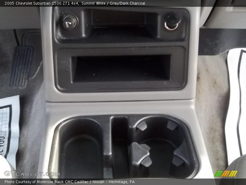 Summit White / Gray/Dark Charcoal 2005 Chevrolet Suburban 1500 Z71 4x4