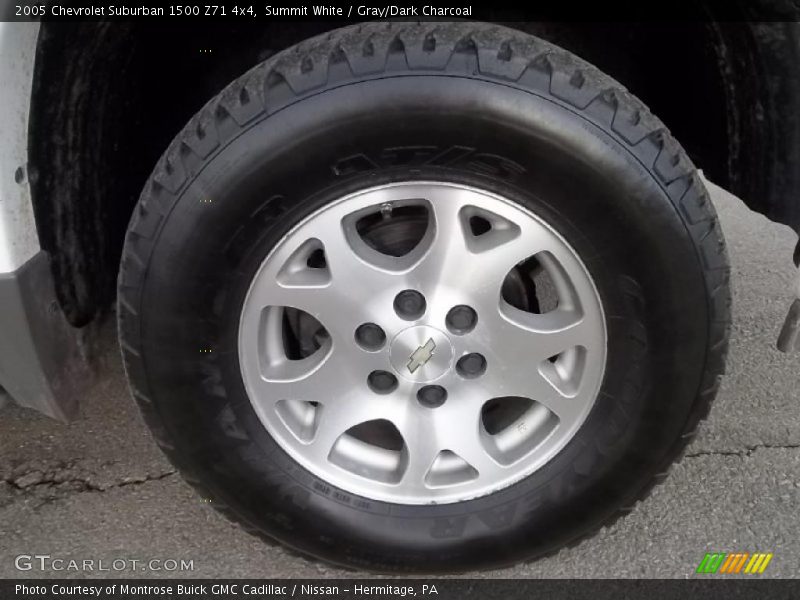 Summit White / Gray/Dark Charcoal 2005 Chevrolet Suburban 1500 Z71 4x4