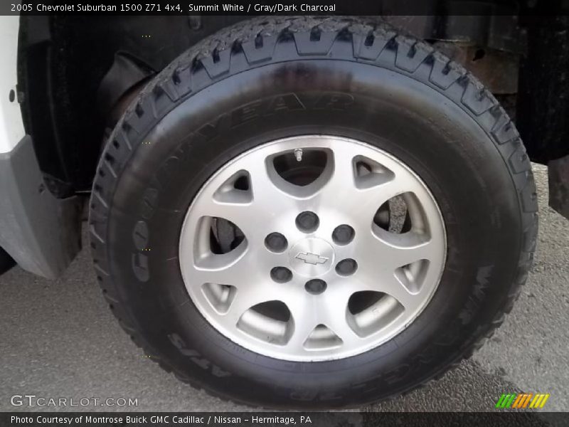 Summit White / Gray/Dark Charcoal 2005 Chevrolet Suburban 1500 Z71 4x4
