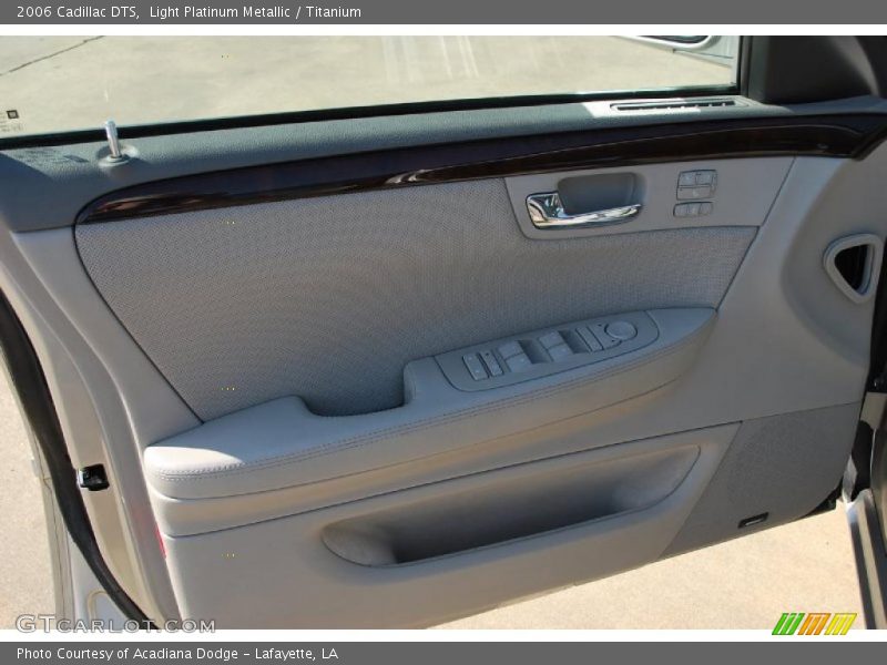 Light Platinum Metallic / Titanium 2006 Cadillac DTS