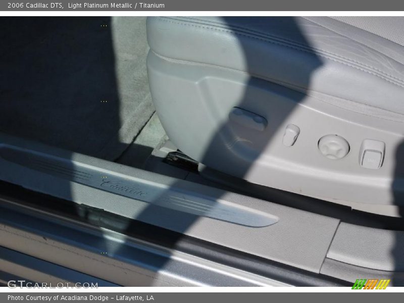 Light Platinum Metallic / Titanium 2006 Cadillac DTS