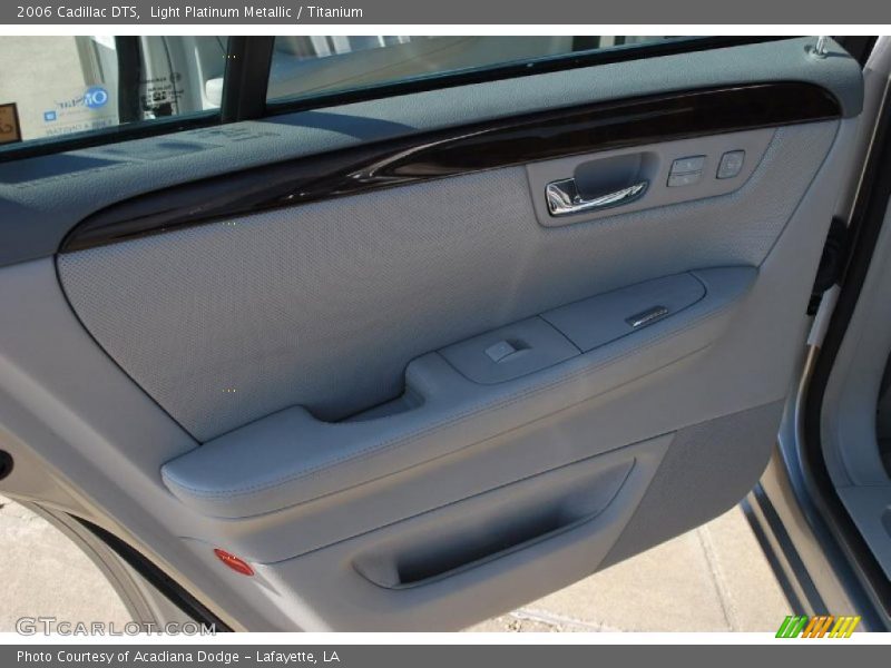 Light Platinum Metallic / Titanium 2006 Cadillac DTS
