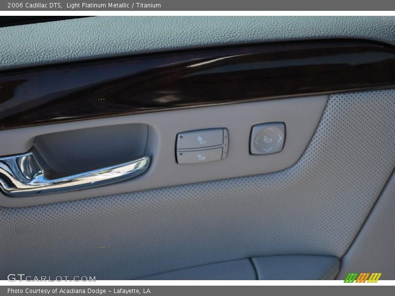 Light Platinum Metallic / Titanium 2006 Cadillac DTS