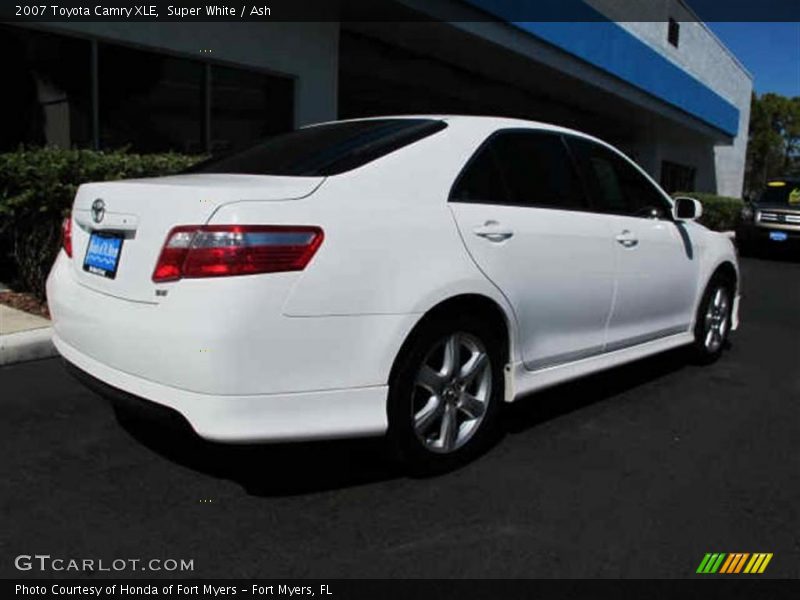 Super White / Ash 2007 Toyota Camry XLE