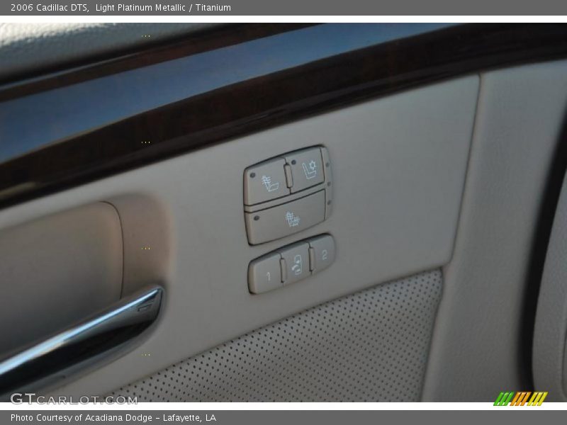 Light Platinum Metallic / Titanium 2006 Cadillac DTS