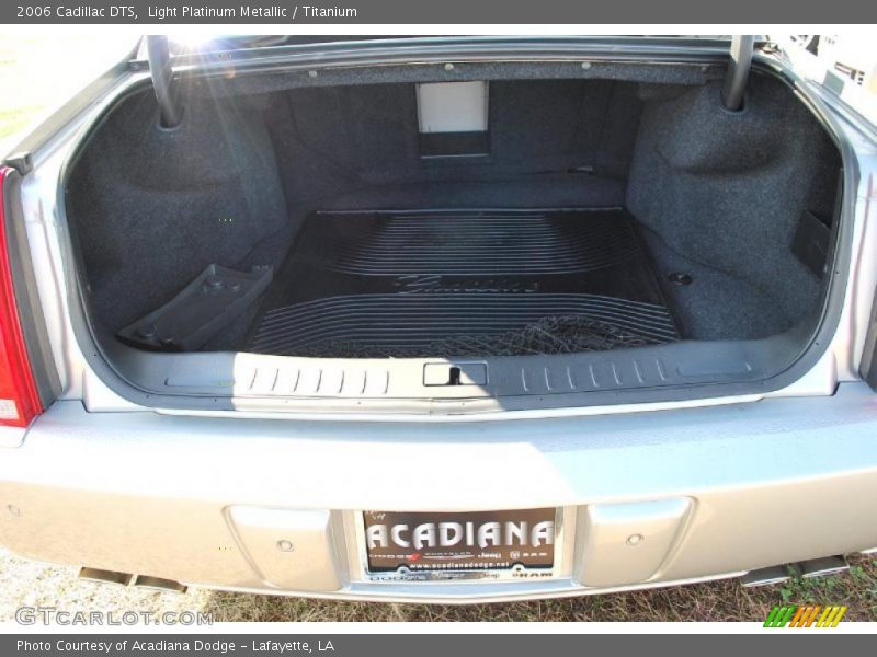 Light Platinum Metallic / Titanium 2006 Cadillac DTS
