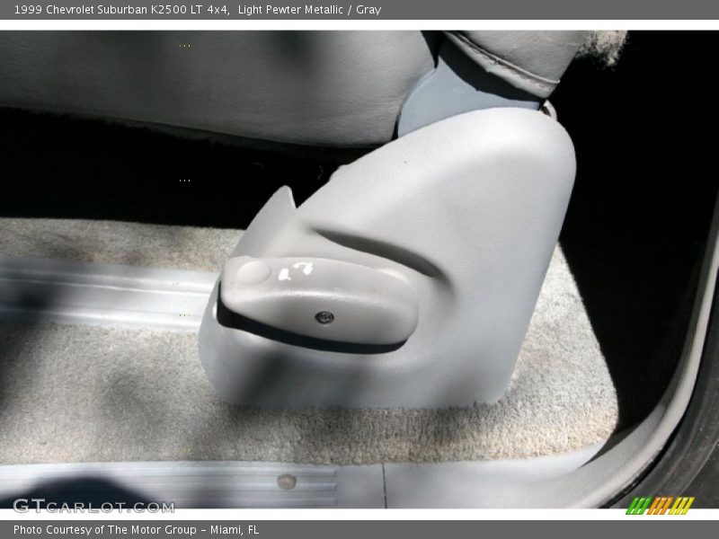 Light Pewter Metallic / Gray 1999 Chevrolet Suburban K2500 LT 4x4
