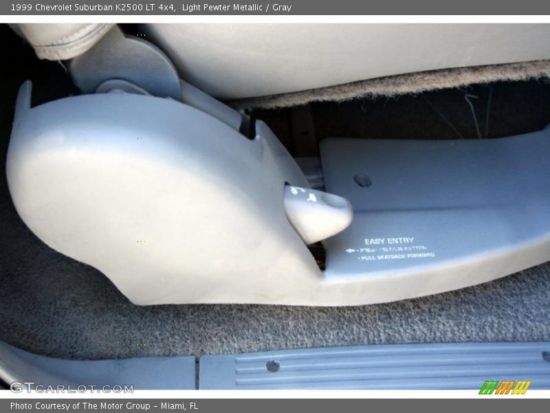 Light Pewter Metallic / Gray 1999 Chevrolet Suburban K2500 LT 4x4