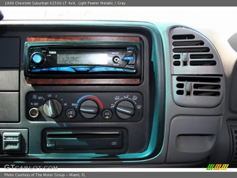 Light Pewter Metallic / Gray 1999 Chevrolet Suburban K2500 LT 4x4