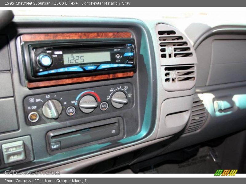 Light Pewter Metallic / Gray 1999 Chevrolet Suburban K2500 LT 4x4