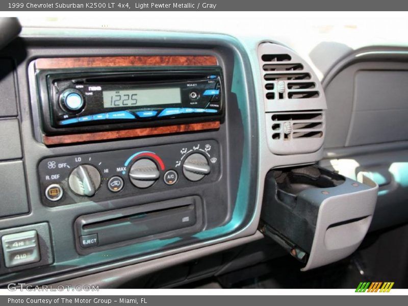 Light Pewter Metallic / Gray 1999 Chevrolet Suburban K2500 LT 4x4