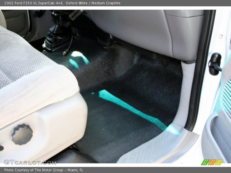 Oxford White / Medium Graphite 2002 Ford F150 XL SuperCab 4x4