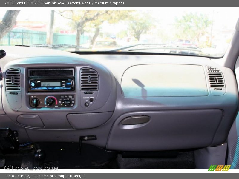 Oxford White / Medium Graphite 2002 Ford F150 XL SuperCab 4x4