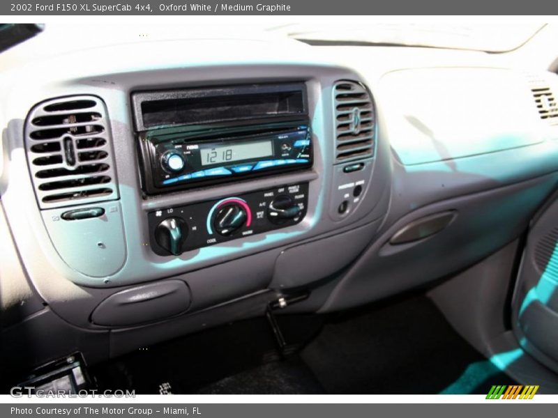 Oxford White / Medium Graphite 2002 Ford F150 XL SuperCab 4x4