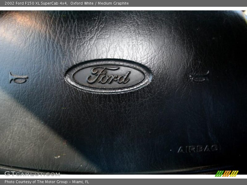 Oxford White / Medium Graphite 2002 Ford F150 XL SuperCab 4x4