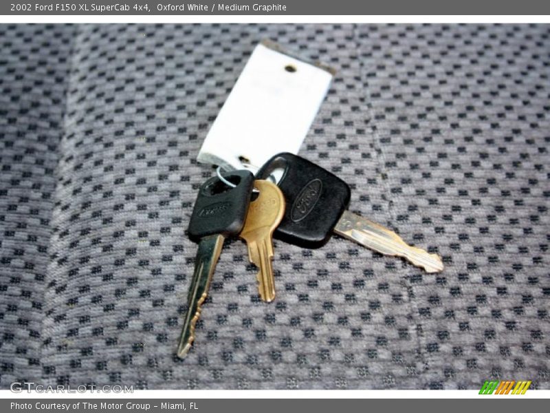 Oxford White / Medium Graphite 2002 Ford F150 XL SuperCab 4x4