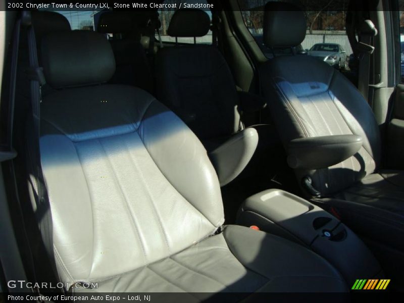 Stone White Clearcoat / Sandstone 2002 Chrysler Town & Country LXi