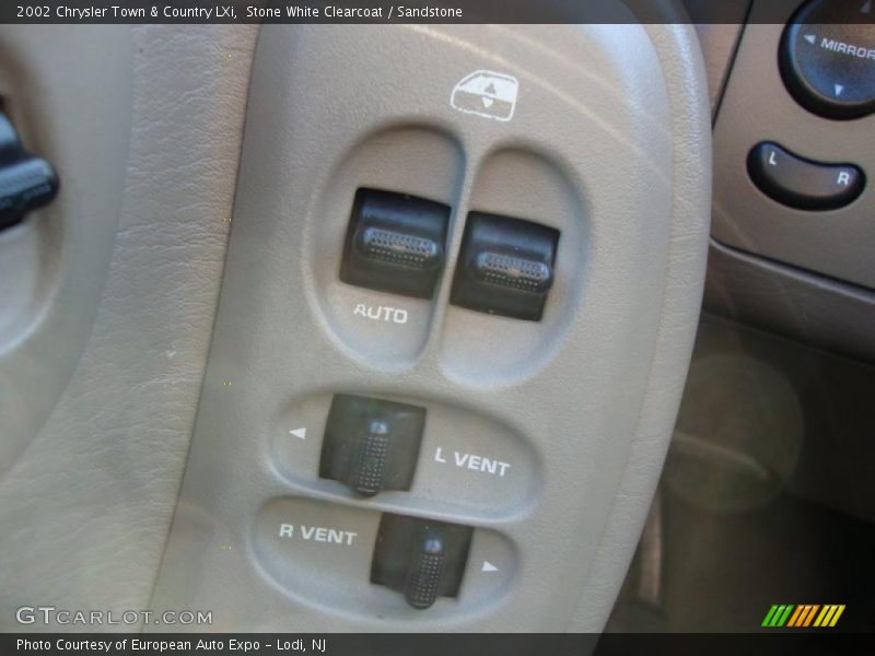 Stone White Clearcoat / Sandstone 2002 Chrysler Town & Country LXi